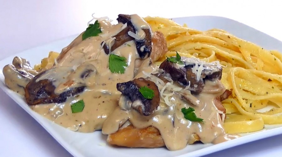 Slow Cooker Creamy Chicken Marsala