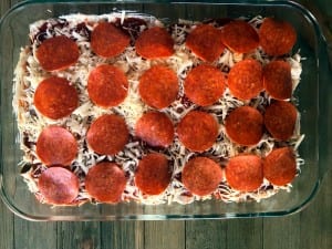 Vähähiilihydraattinen Keto Pizza-Broilerivuoka 